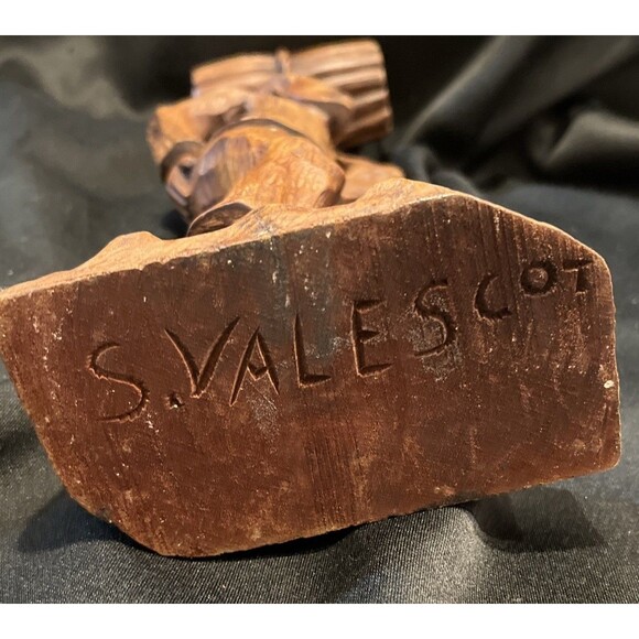 S. Valescot Signed Vintage Carved Wooden Sculpture of a Man Carrying Wood Hati - Picture 7 of 10